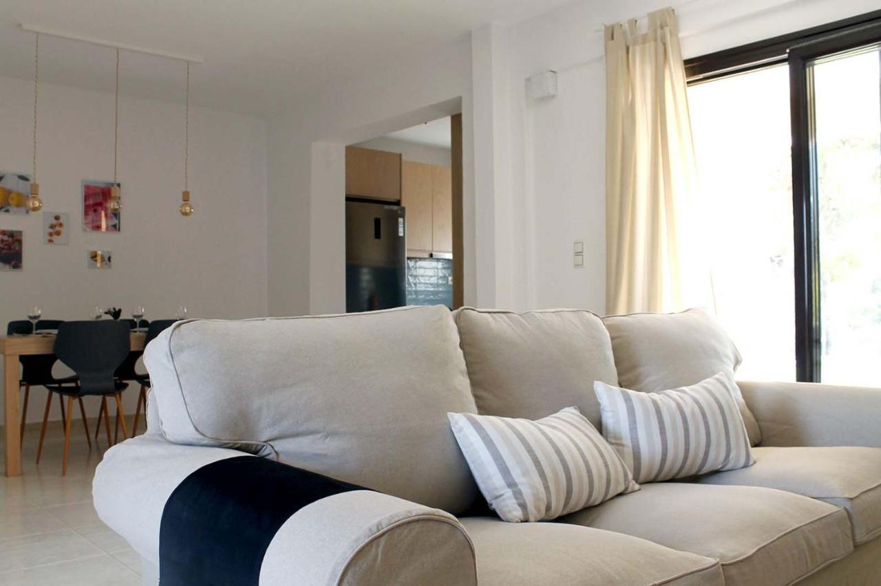 4 Bedroom Villa With Pool And Garden Néa Fókaia エクステリア 写真