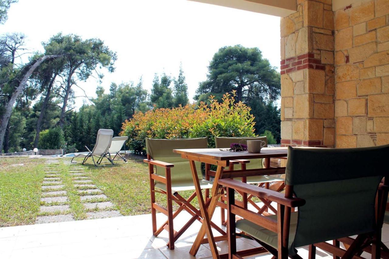 4 Bedroom Villa With Pool And Garden Néa Fókaia エクステリア 写真