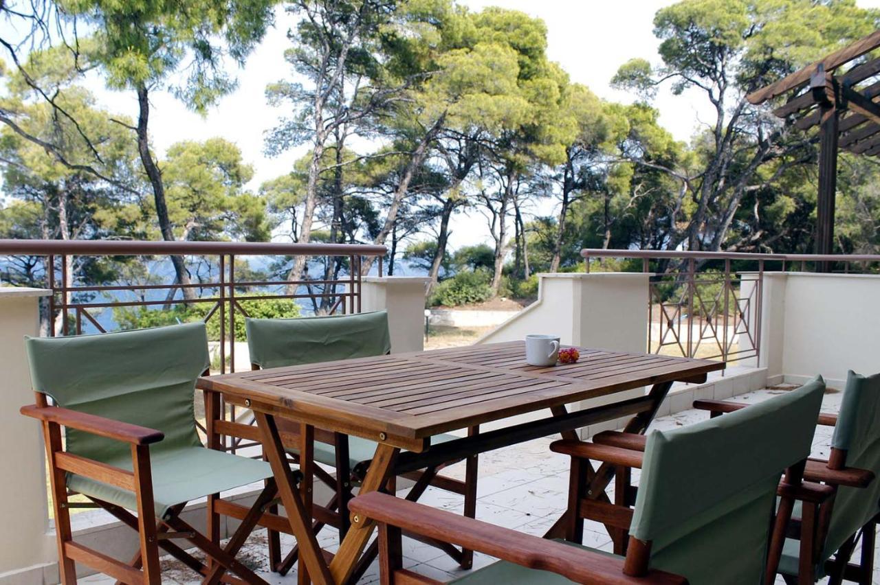 4 Bedroom Villa With Pool And Garden Néa Fókaia エクステリア 写真