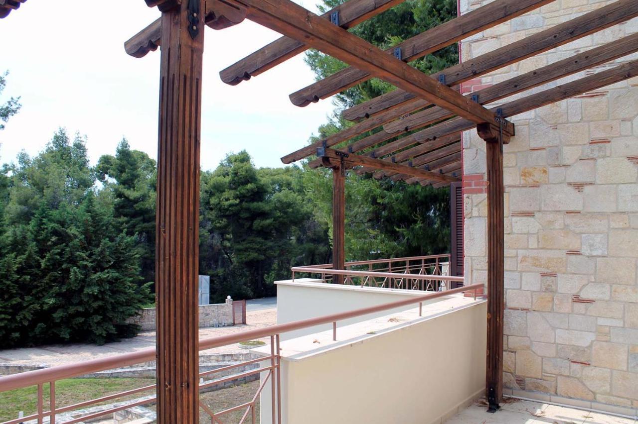 4 Bedroom Villa With Pool And Garden Néa Fókaia エクステリア 写真