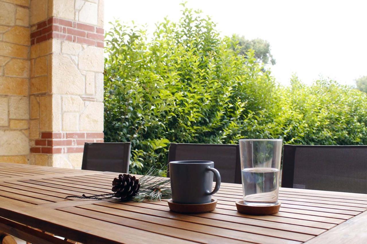 4 Bedroom Villa With Pool And Garden Néa Fókaia エクステリア 写真