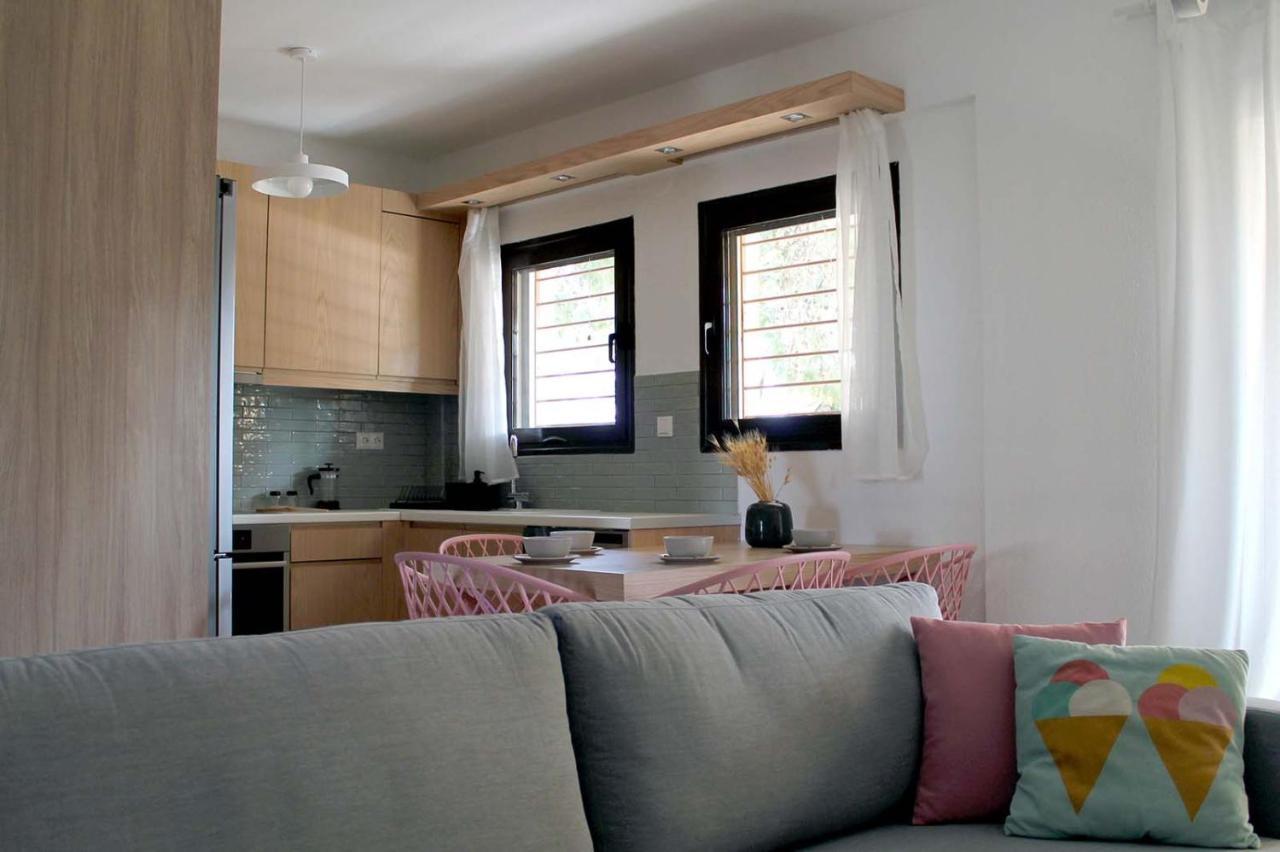 4 Bedroom Villa With Pool And Garden Néa Fókaia エクステリア 写真