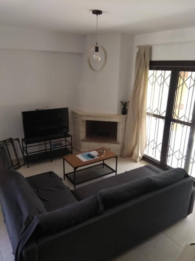 4 Bedroom Villa With Pool And Garden Néa Fókaia エクステリア 写真
