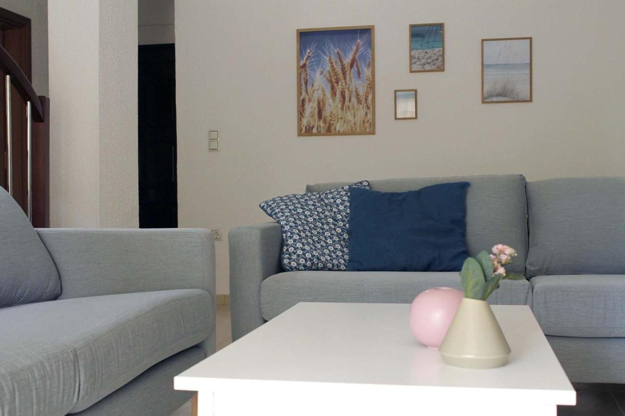 4 Bedroom Villa With Pool And Garden Néa Fókaia エクステリア 写真