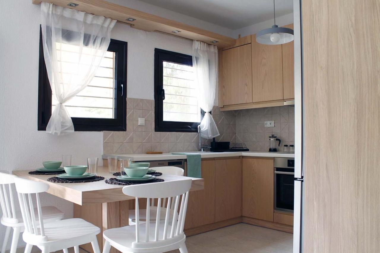 4 Bedroom Villa With Pool And Garden Néa Fókaia エクステリア 写真