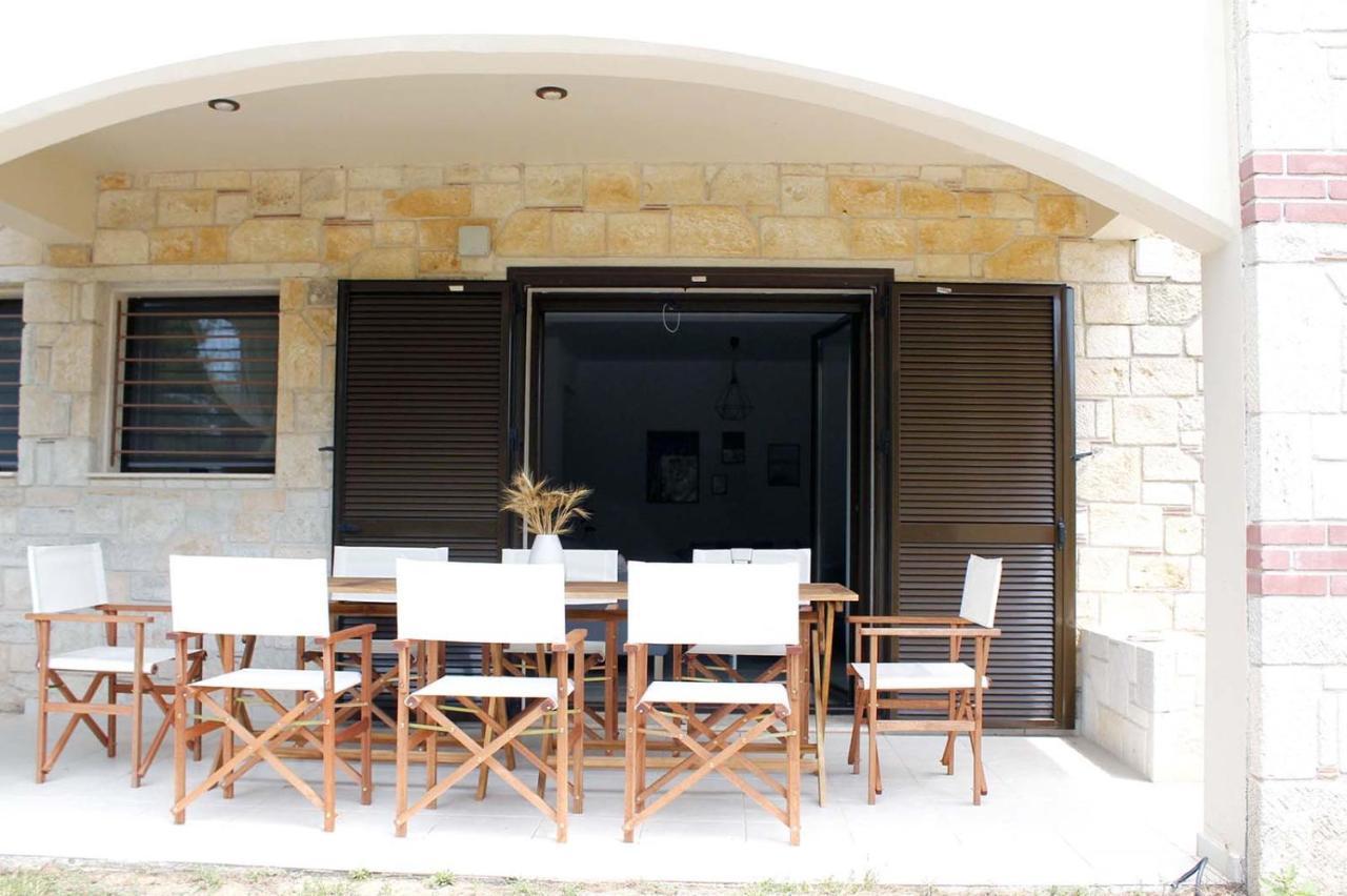 4 Bedroom Villa With Pool And Garden Néa Fókaia エクステリア 写真
