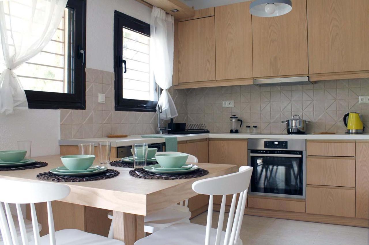 4 Bedroom Villa With Pool And Garden Néa Fókaia エクステリア 写真