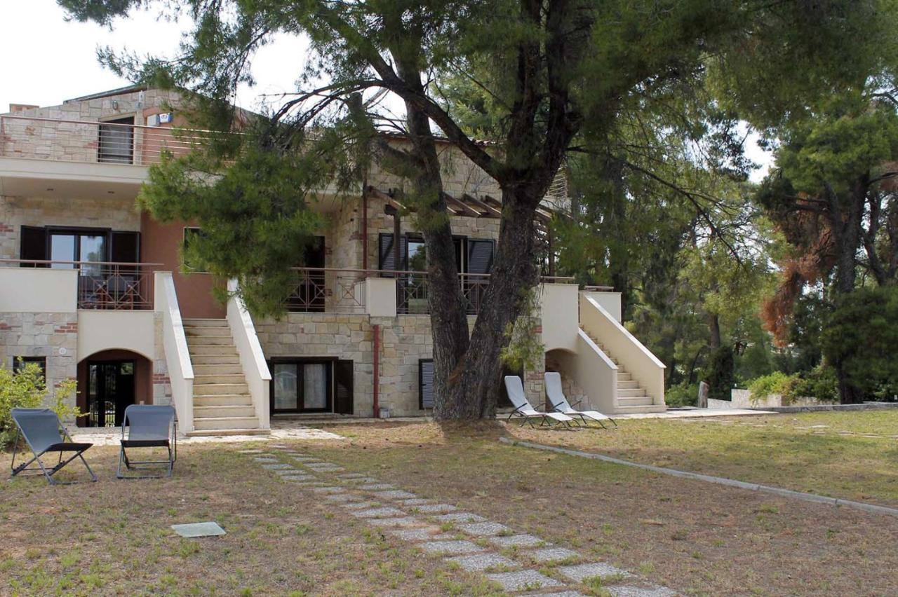 4 Bedroom Villa With Pool And Garden Néa Fókaia エクステリア 写真
