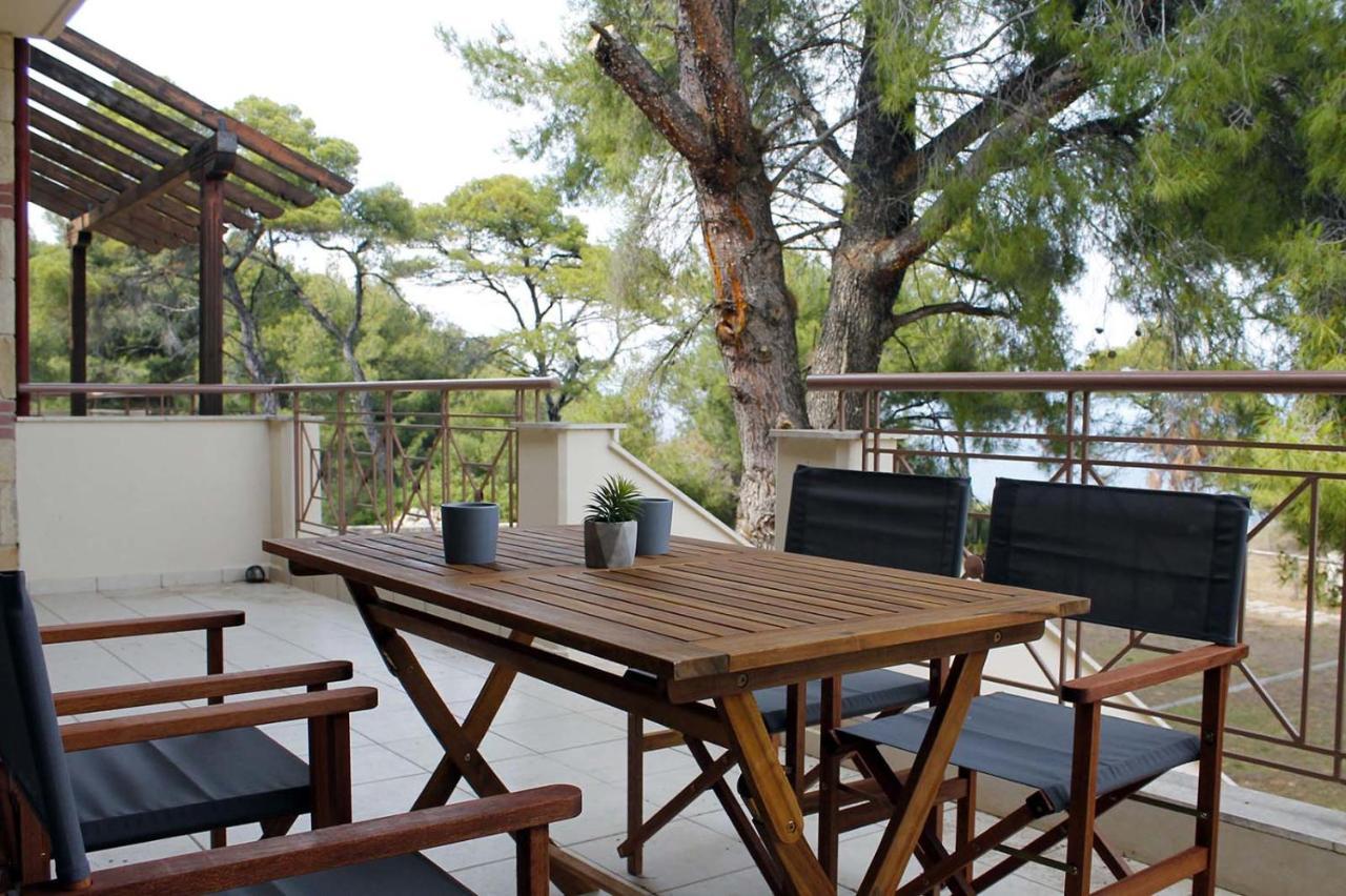 4 Bedroom Villa With Pool And Garden Néa Fókaia エクステリア 写真