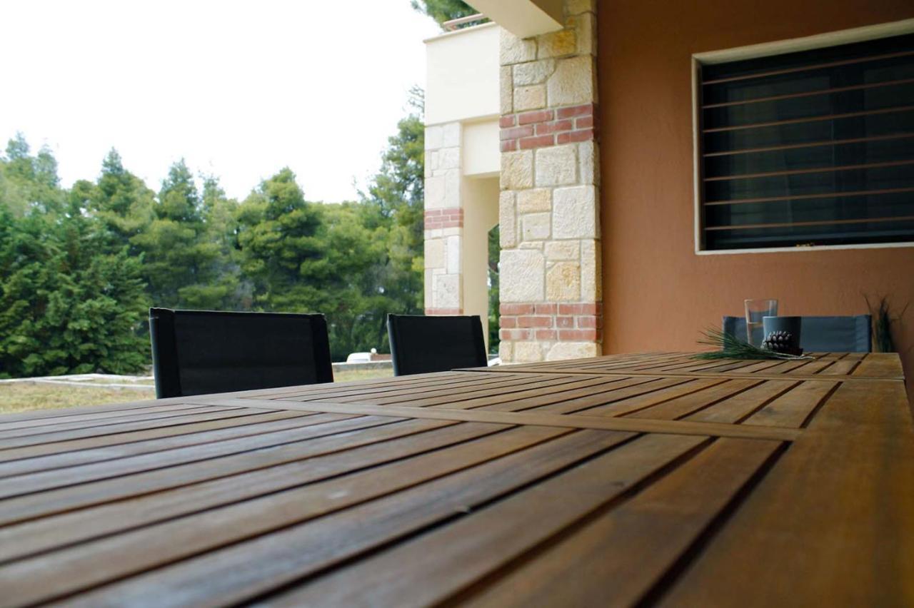 4 Bedroom Villa With Pool And Garden Néa Fókaia エクステリア 写真