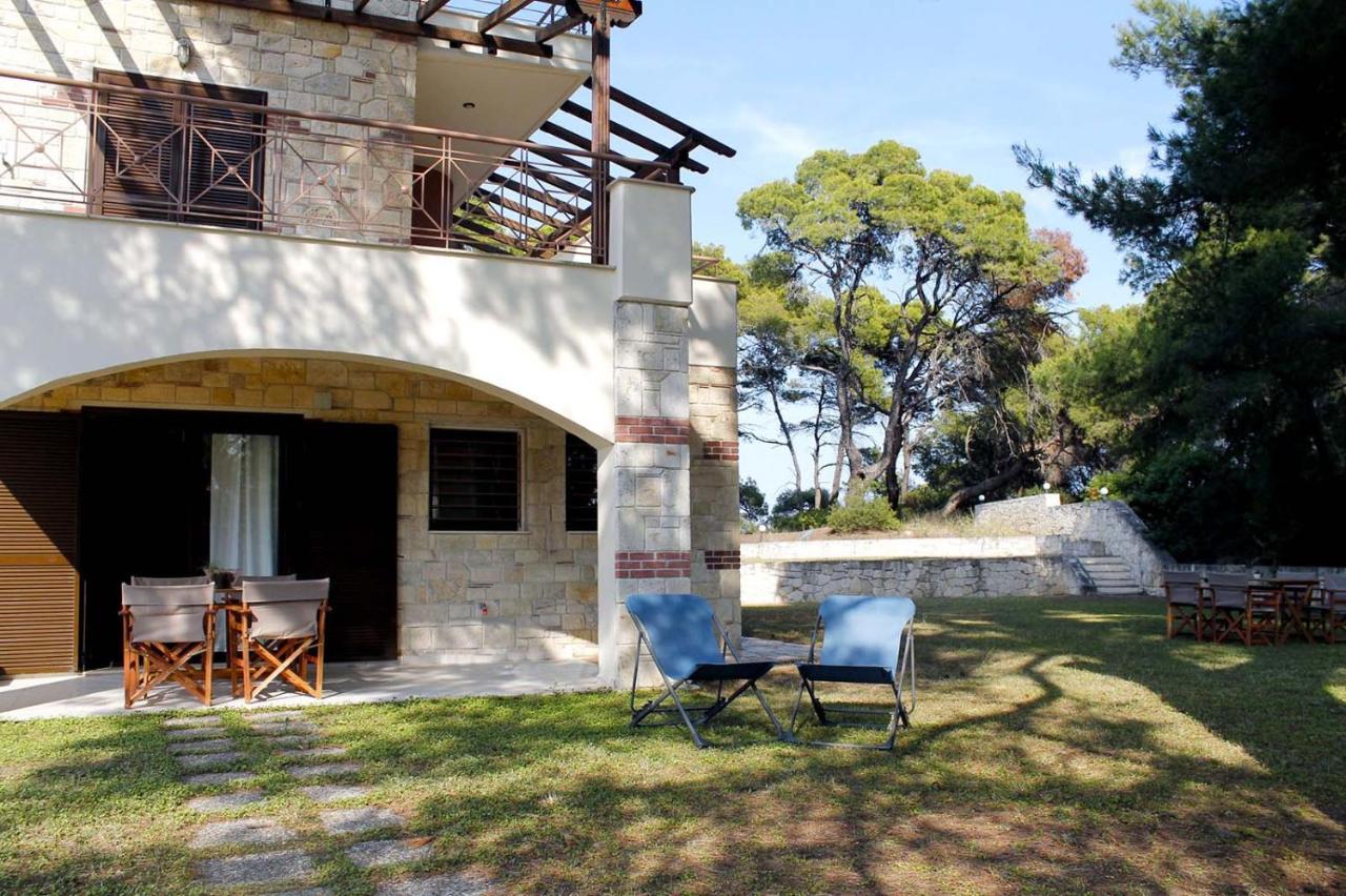 4 Bedroom Villa With Pool And Garden Néa Fókaia エクステリア 写真