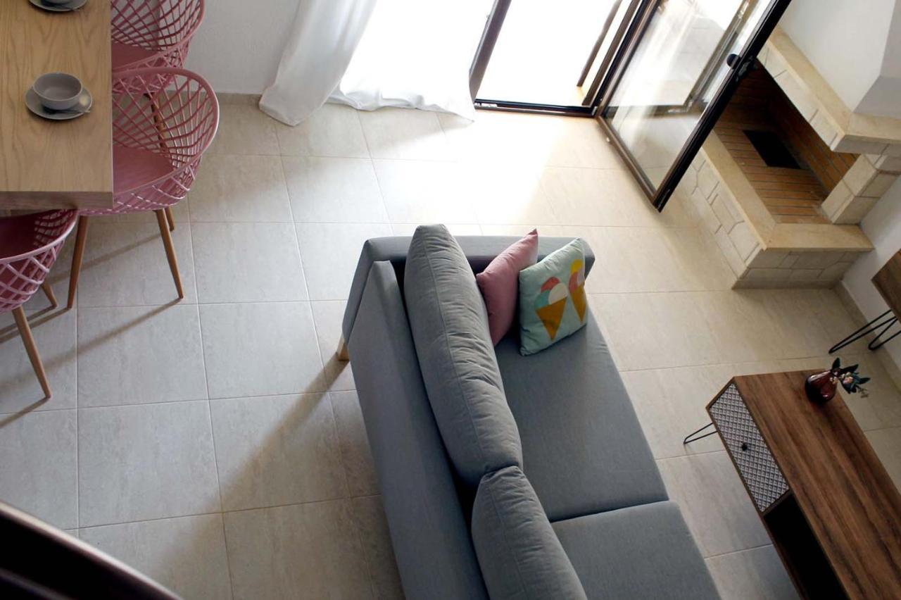 4 Bedroom Villa With Pool And Garden Néa Fókaia エクステリア 写真