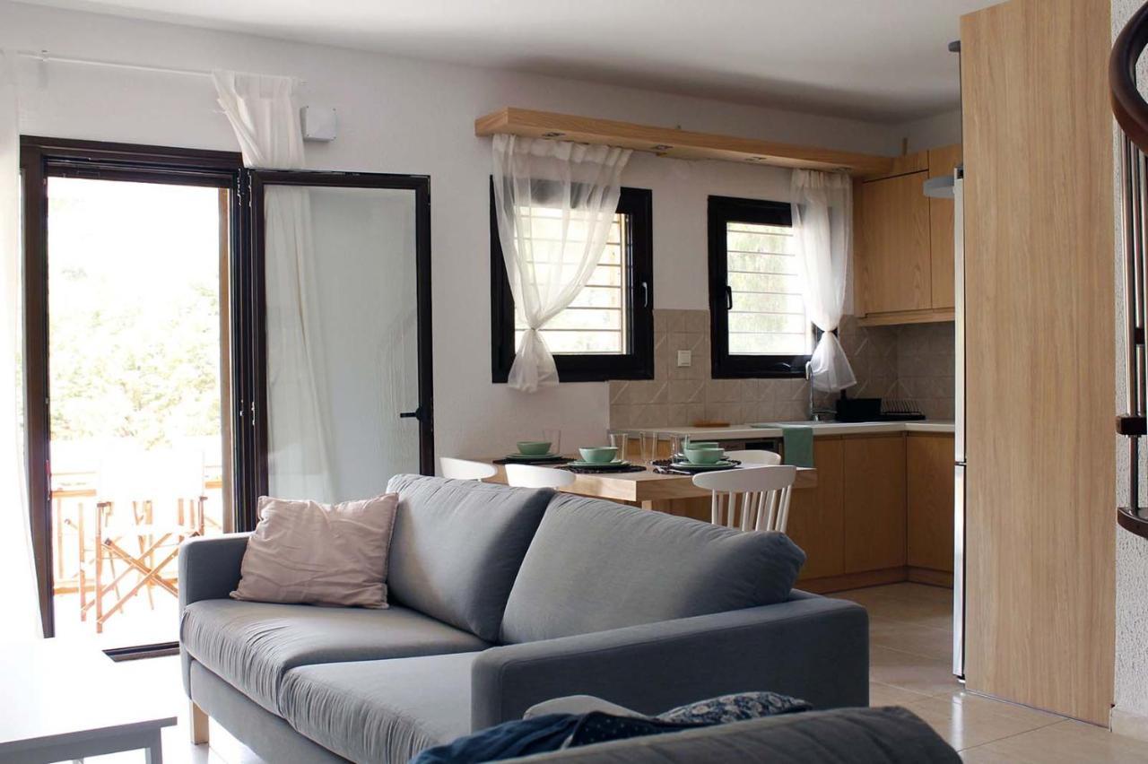 4 Bedroom Villa With Pool And Garden Néa Fókaia エクステリア 写真